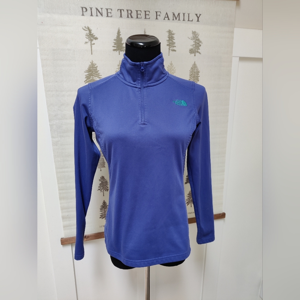 North Face 1/4 Zip Pull Over - Small